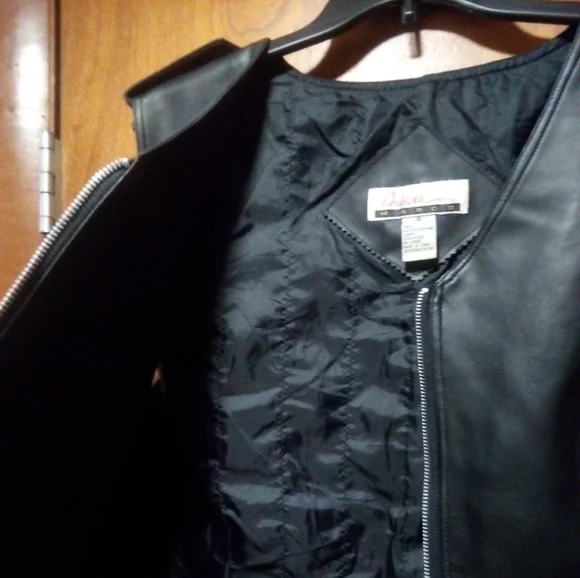 Black Leather Vest with Zipper Pockets - Picture 11 of 12